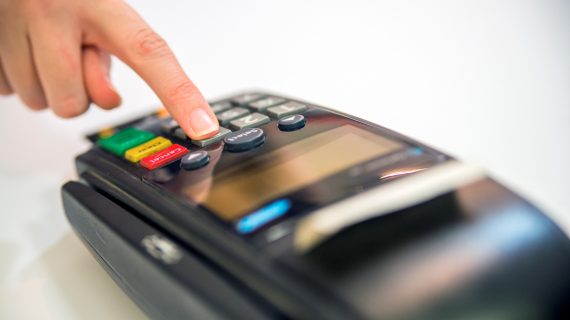 Tentang Gesek Tunai dari Segi Pebisnis dan Konsumen